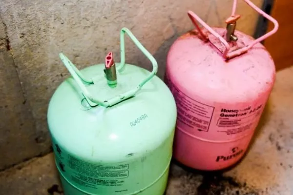 A picture of two Freon tanks