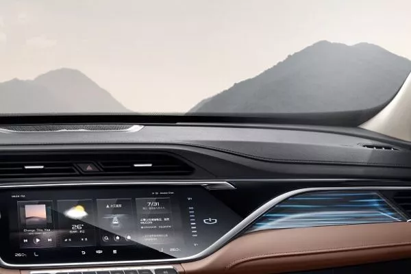 A picture of the Geely Azkarra's windshield frit strip