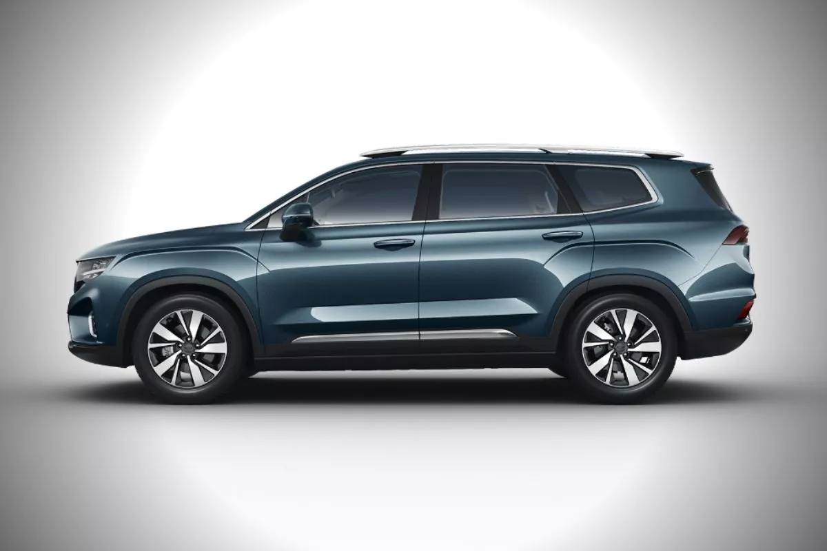 The Okavango Urban and Urban Plus comes with roof rails A picture of the side of the Okavango