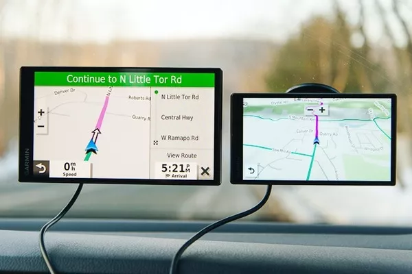 Larger screens let you see bigger images Screens of GPS unit