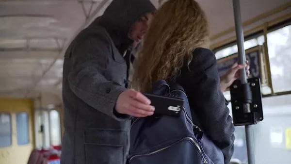 pickpocket in the bus