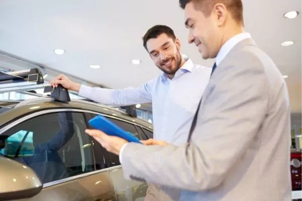 A picture of a salesperson and a customer.