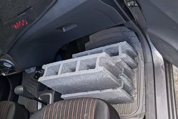 Transporting blocks this way leaves your interior vulnerable to damage Hollow block 3