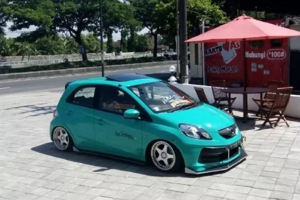 A lowered Brio