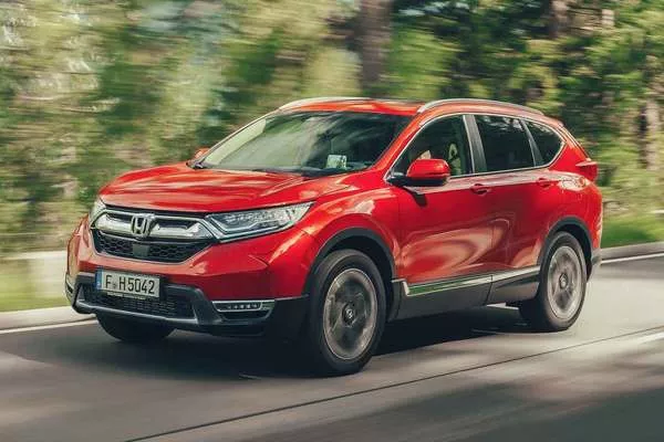 Honda CR-V is a mid-range vehicle that’s priced just right if you want a ride that’s both appealing and dependable Honda CR-V