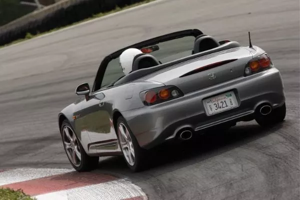 honda-s2000-attacking-the-bends