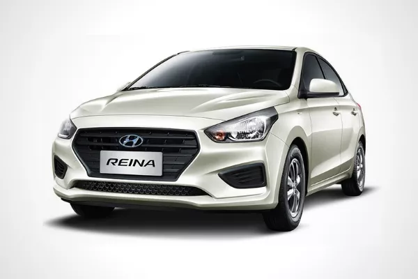 Front view of the Reina