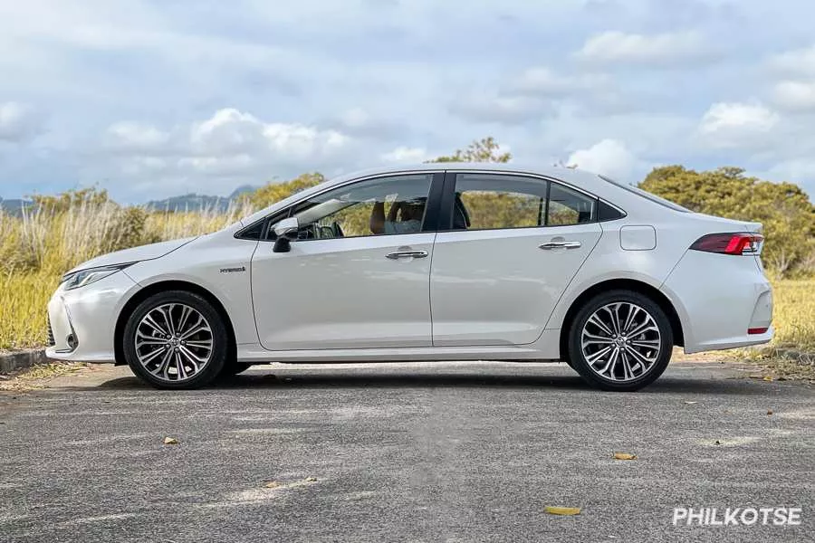 A picture of the side of the Toyota Corolla Altis
