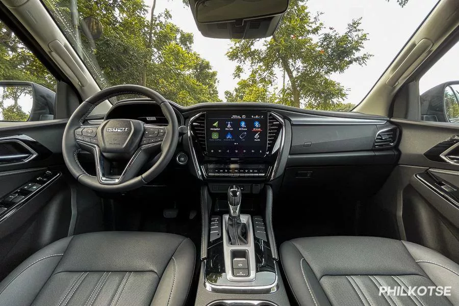 All trims of the mu-X are equipped with a ten-inch headunit A picture of the 2022 Isuzu mu-X's cockpit.
