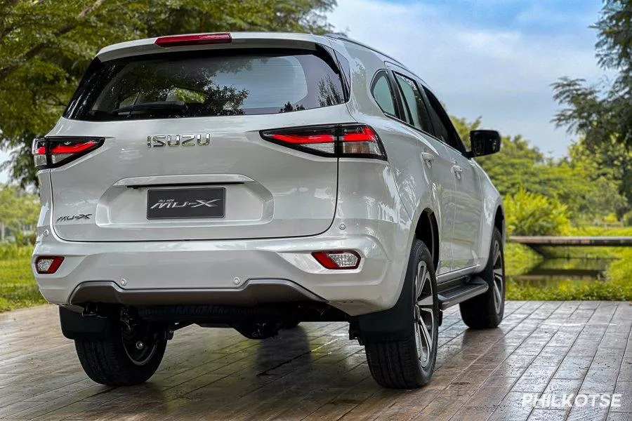 Only the top-of-the-line LS-E variants have power tailgates A picture of the rear of the 2022 Isuzu mu-X parked in a woody area.