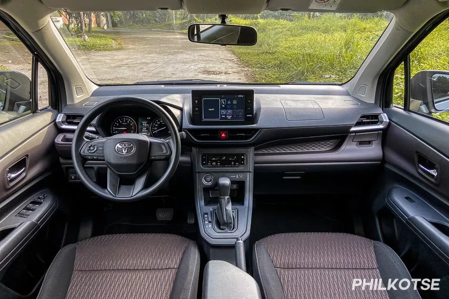 A picture of the 2022 Toyota Avanza's front cabin.
