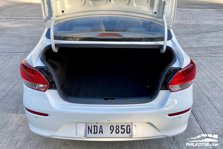 A picture of the trunk of the Kia Soluto