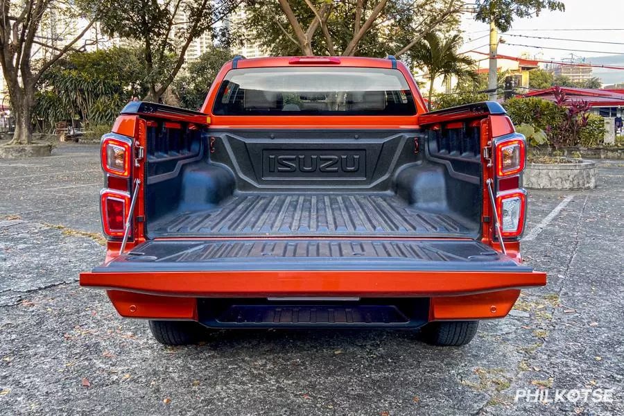 The LS-E's bed comes with a bedliner The LS-E's bed comes with a bedliner