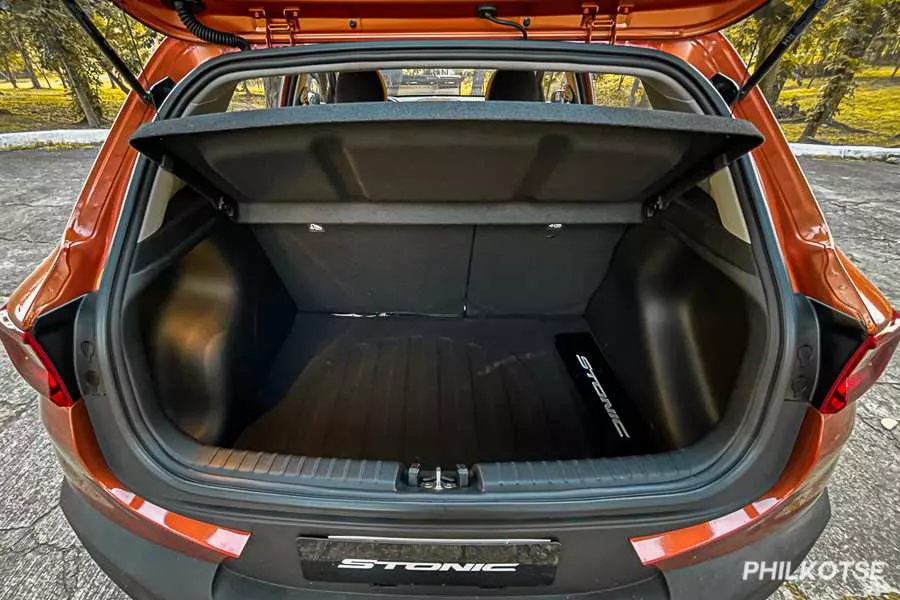 A picture of the Stonic's trunk