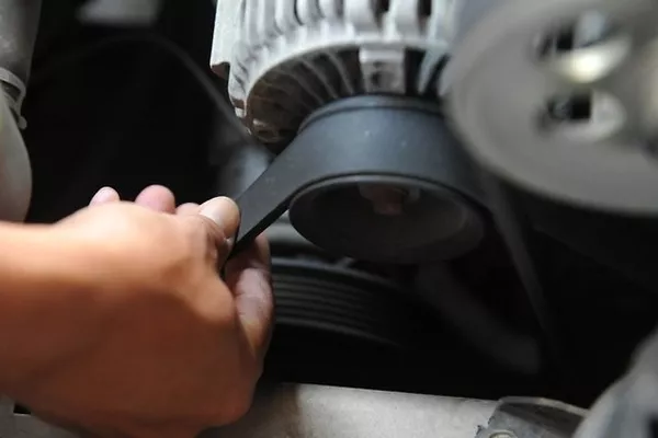 Inspecting the serpentine belt
