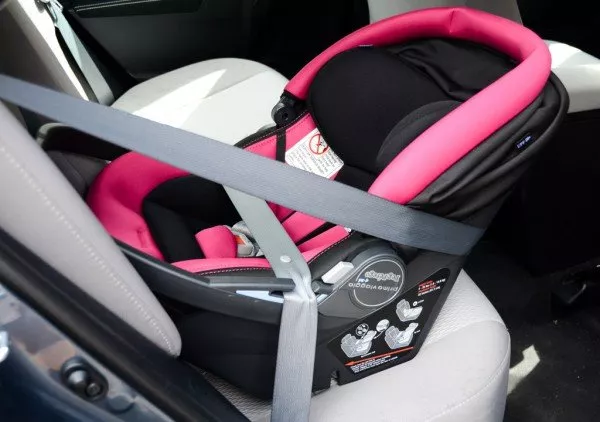 Belt installation on car child seat