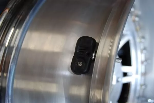 Install a cap-based TPMS