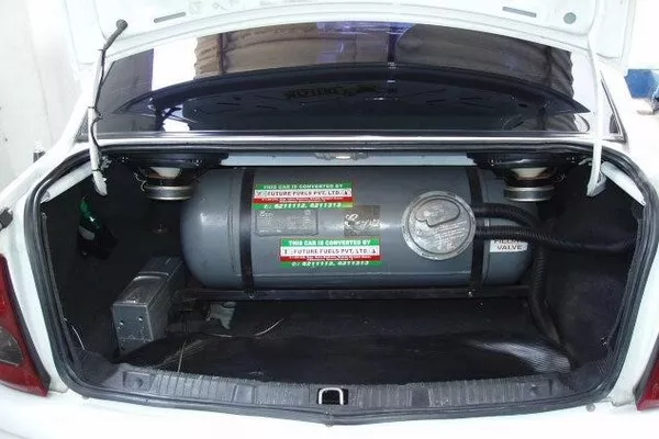 LPG tank in the car's boot
