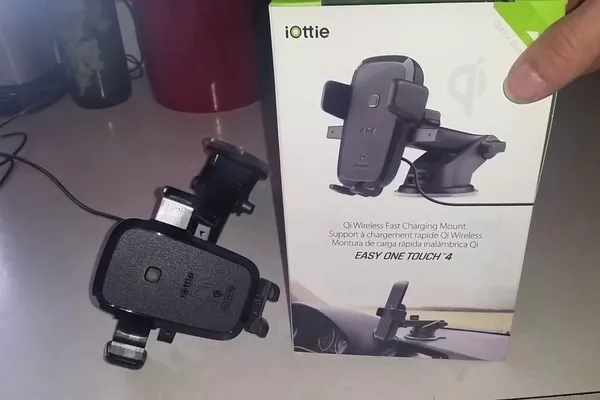 This iOttie Easy One Touch Qi Fast Charge CD Slot Mount