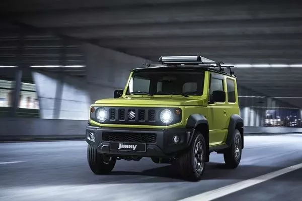 A picture of the Suzuki Jimny on the highway
