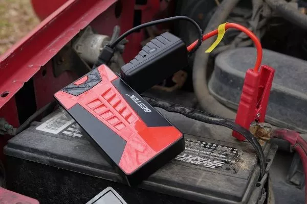 A picture of a car jumpstarter