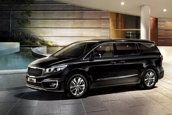 Kia Grand Carnival side view