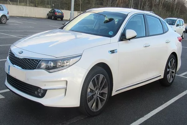 White Kia Optima