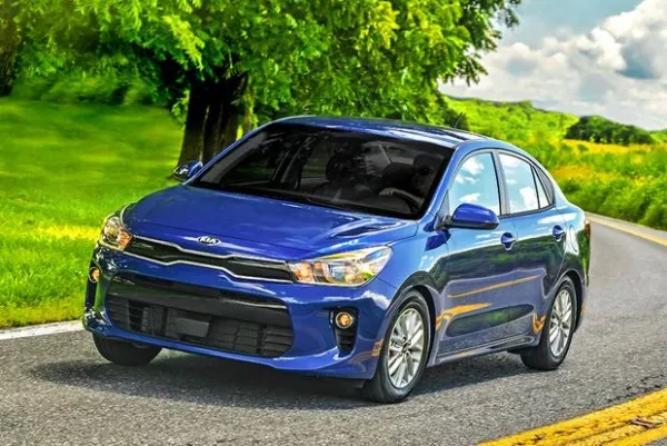 Kia Rio Sedan 2018 has just the right size for busy roads of the Philippines.