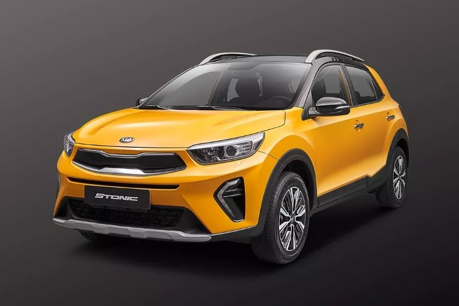 Kia Stonic color in Flash Yellow with Black roof