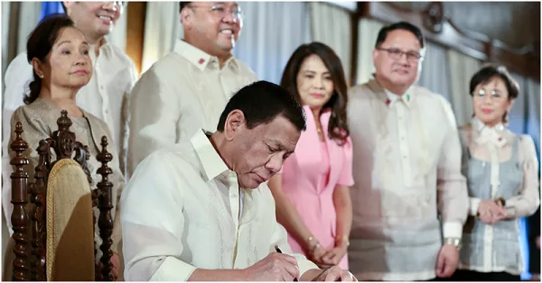 President Rodrigo Duterte signing