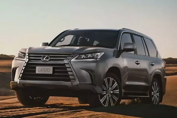 A picture of the Lexus LX in the desert