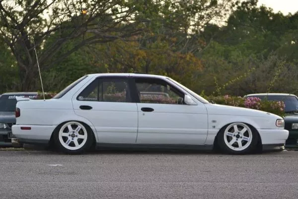 Lowered White Nissan Sentra on road