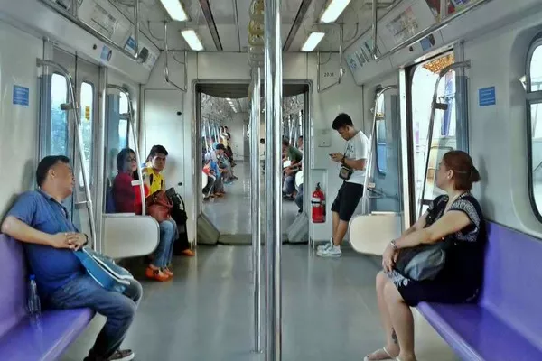 Inside LRT 2 