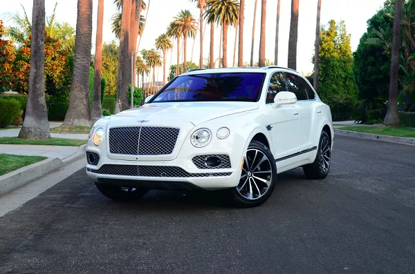 luxury car- bentley bentayga 