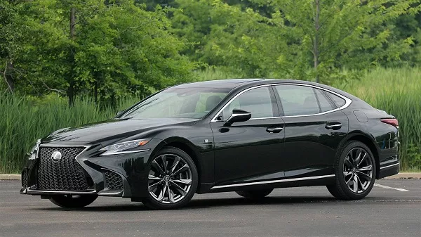 luxury car - Lexus LS 