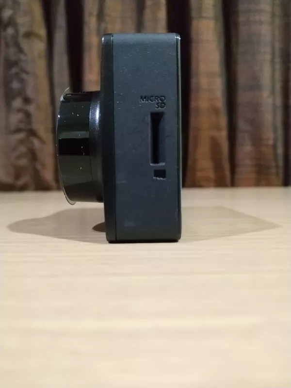 Memory card slot on the left edge Memory card slot on the left edge yi smart dashcam