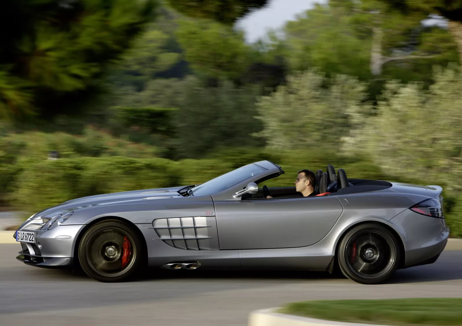 Mercedes-Benz SLR side view