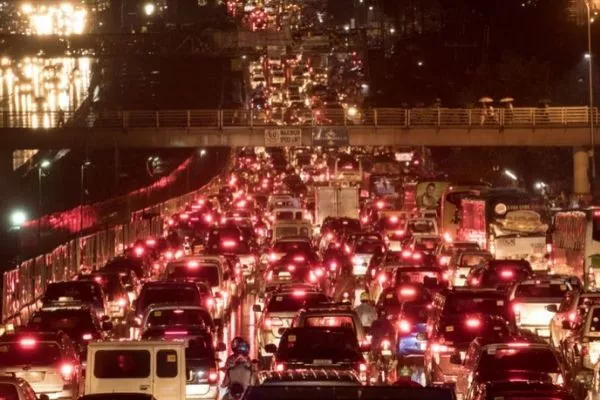 Heavy traffic in Metro Manila at night