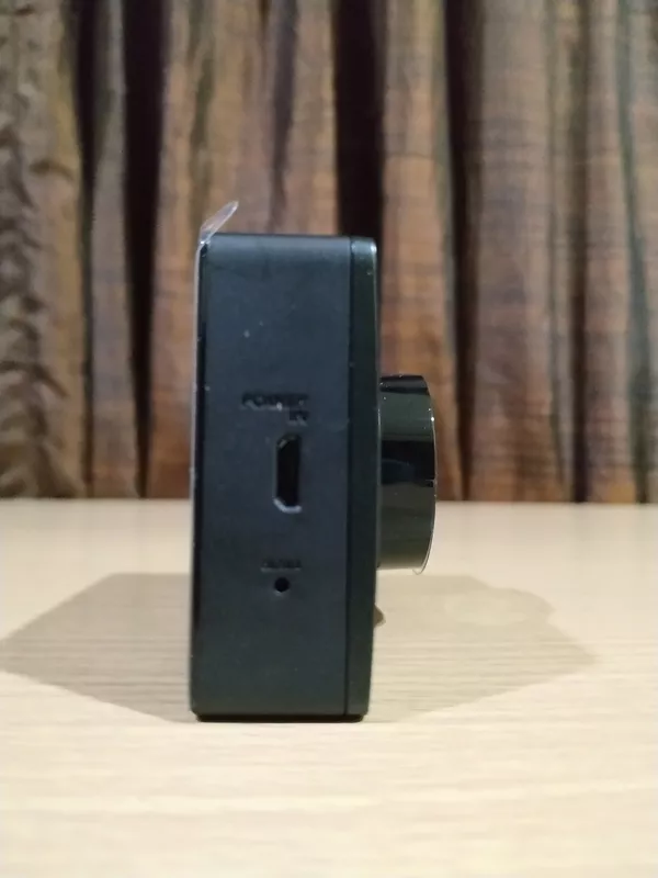 microUSB port and reset pinhole on the right yi compact dash cam usb port