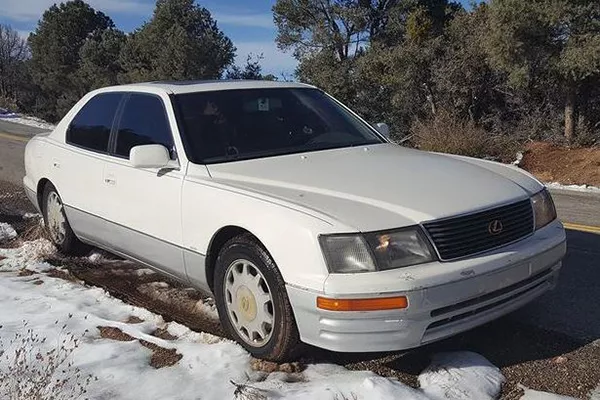 A picture of the famous million mile Lexus LS400