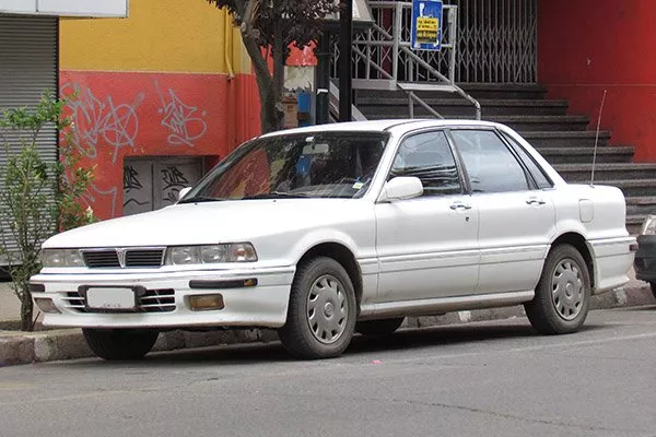 Mitsubishi Galant front view