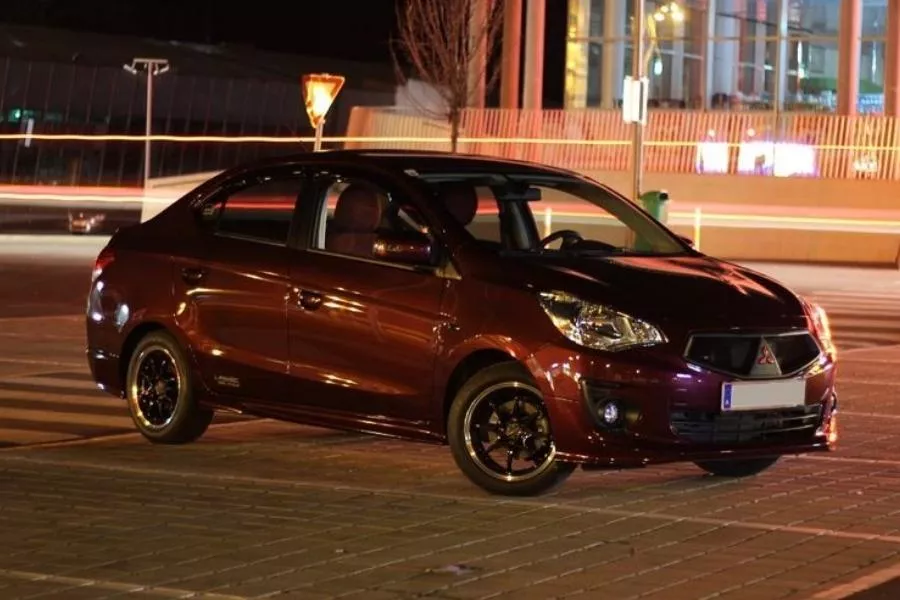 Mitsubishi Mirage G4 front view