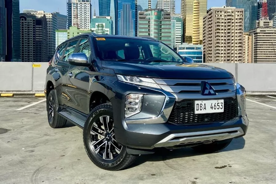 Mitsubishi Montero Sport front view