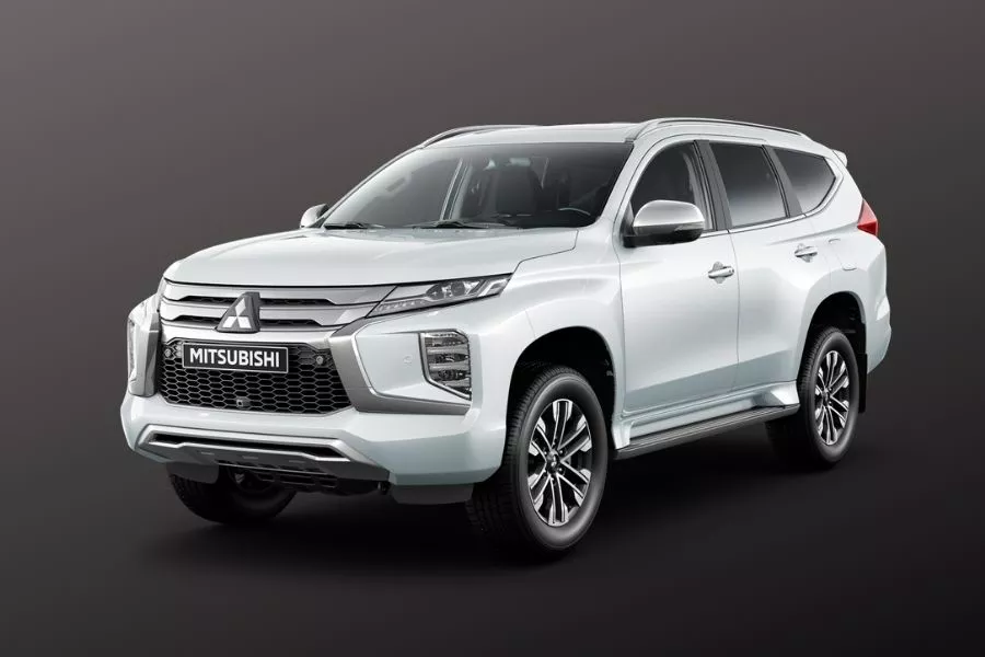 Mitsubishi Montero Sport GT 4WD in White Diamond