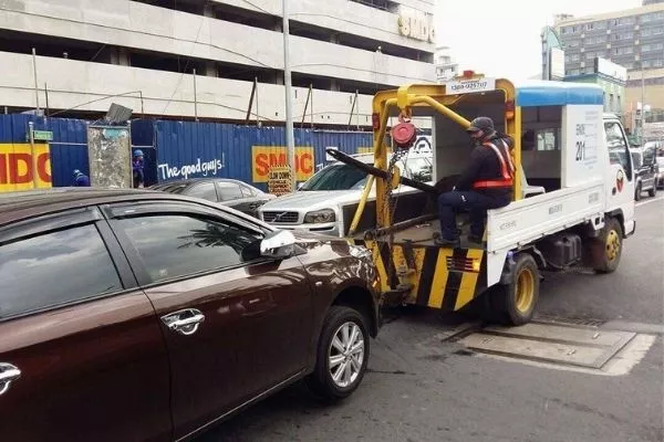 A tow truck pulling a Toyota