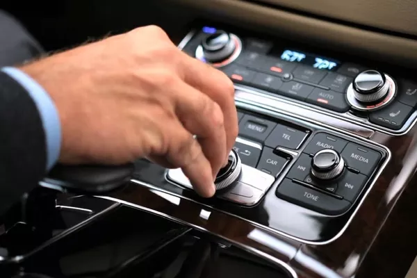 Man operating the MMI