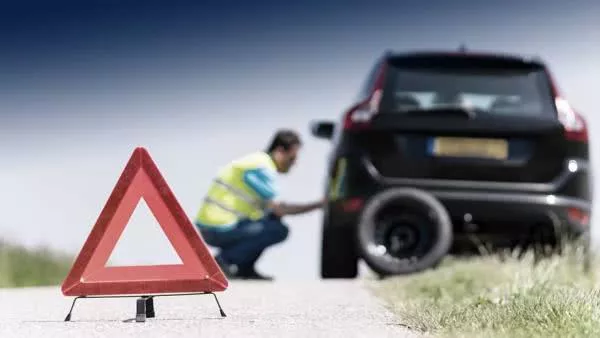 A mechanic providing roadside service