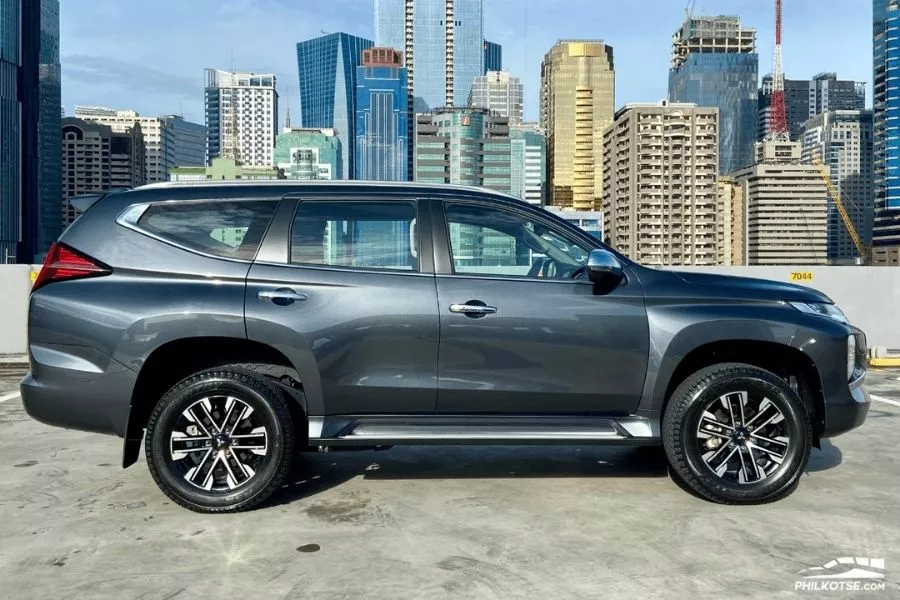 A picture of the side of the Montero Sport