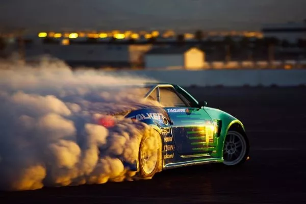 A Nissan 350Z mid drift, producing a lot of tire smoke