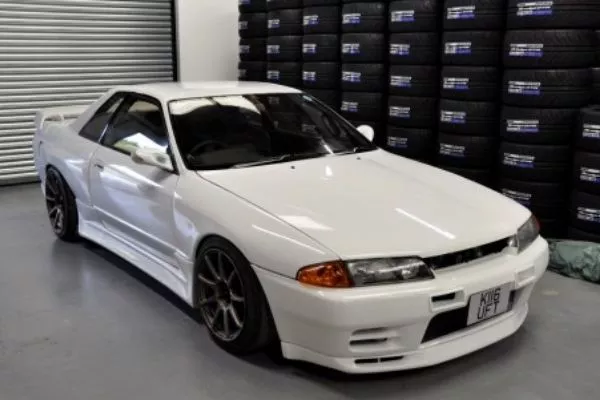 A picture of a Nissan R32 GTST in a dealership